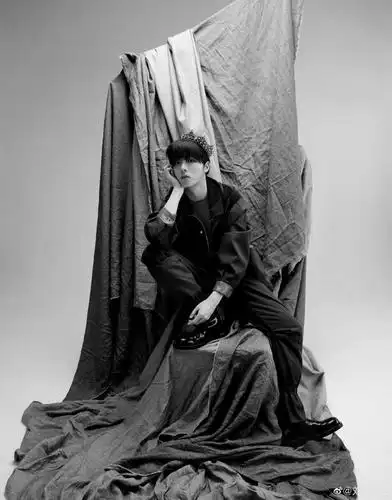 摄影师分享陈立农《ok!精彩》黑白版大片 复古低调又精致的小王子