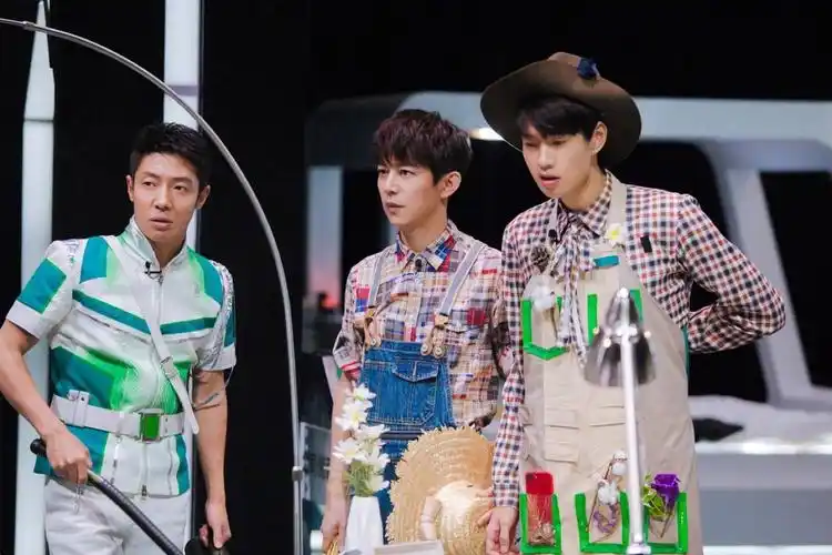 明星大侦探 何炅 撒撒 大勋花