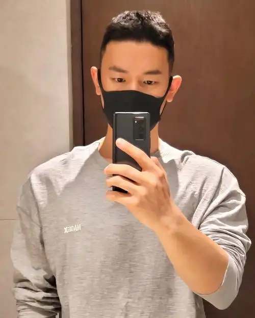 男生剪"寸头"又拽又帅,2020秋天就留短发发型,尽显潮男范