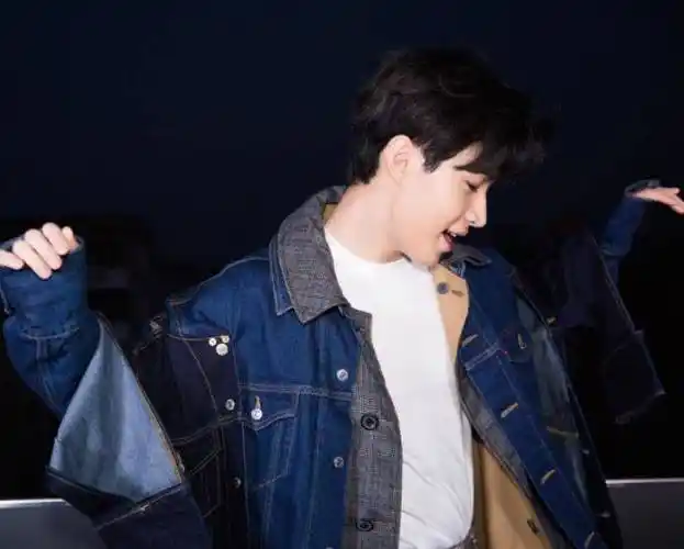 家财万贯身世显赫,从全网黑到爆红,刘宪华为何争议不断_华的_乐器