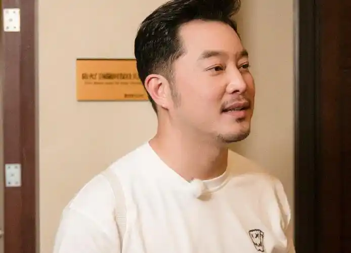 曾被沙溢"威胁"逼婚,放弃前程的胡可,偶尔拍戏却被道德绑架?