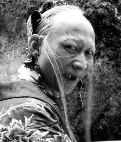 因长得丑演了20年坏人, 出租车拒载外甥嫌弃, 妻子却美成梦中女神