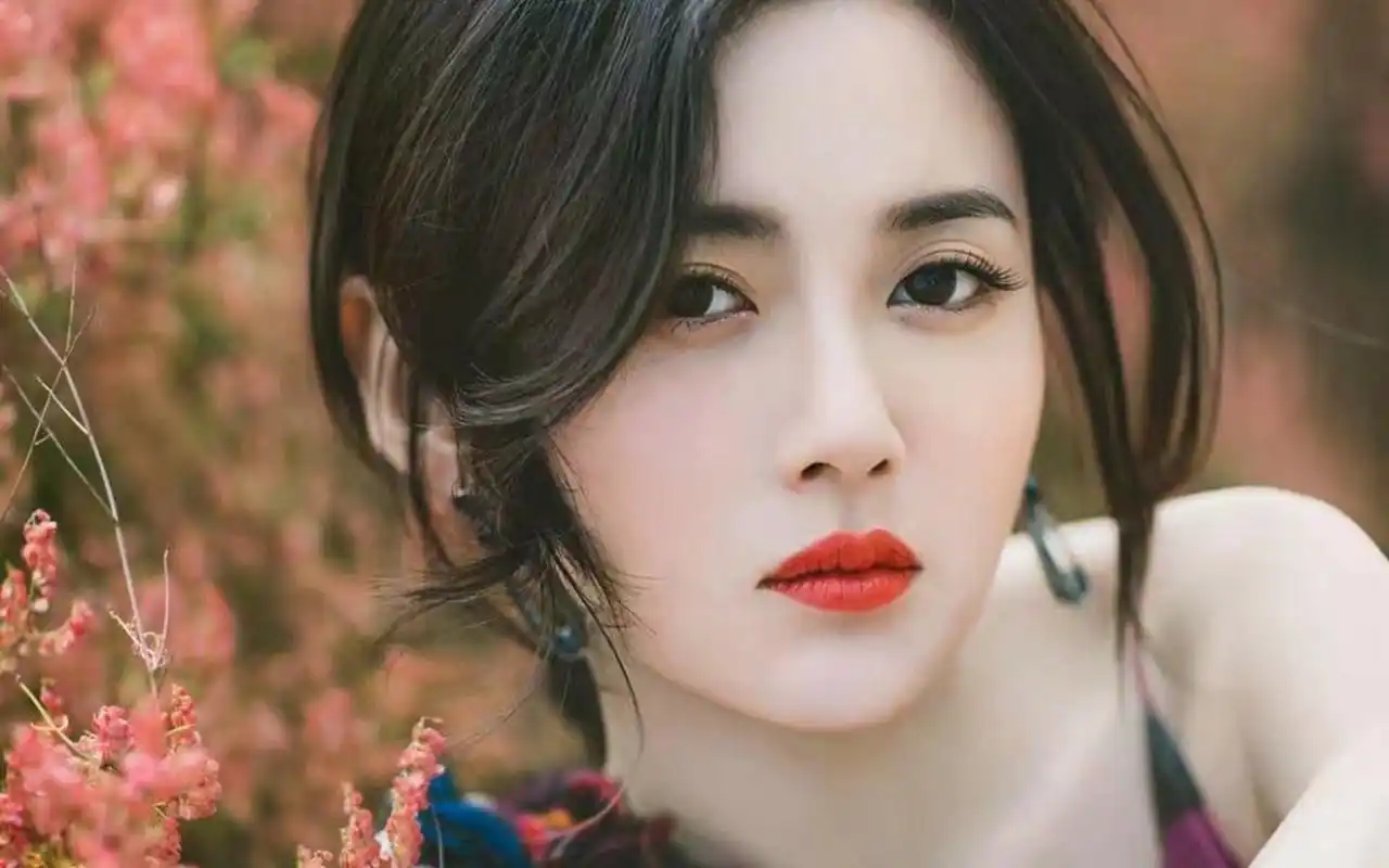 江铠同性感妩媚写真图片桌面壁纸