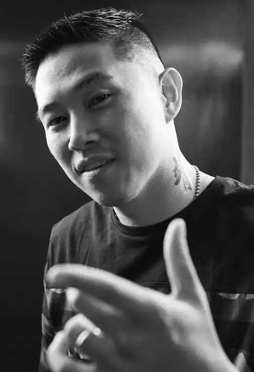 「华人之光」欧阳靖时隔17年重返battle比赛!让国外rapper全场欢呼!