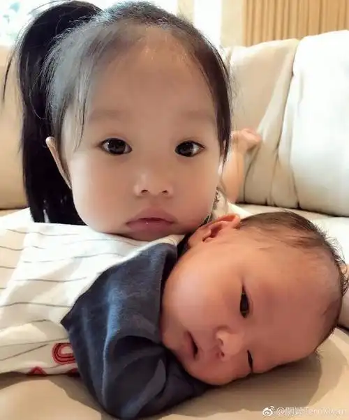 关颖顺利产下二胎产后12天身材变这样