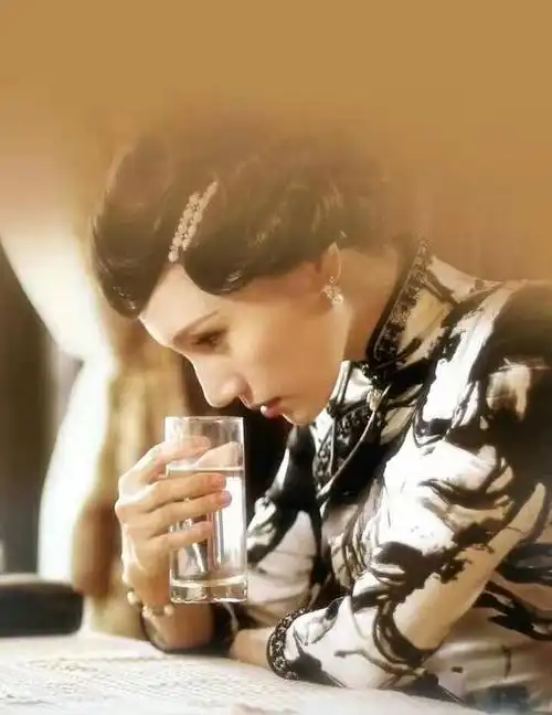 袁泉旗袍造型,美艳动人!__财经头条