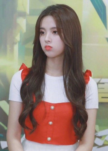 杨超越早期"短发照"被疯传,锦鲤少女秒变校霸,女粉:哥哥娶我