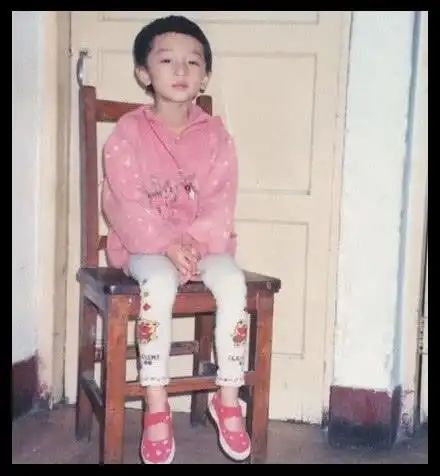 八张明星童年照,周冬雨霸气,张一山最皮,最后一张小猴子本猴