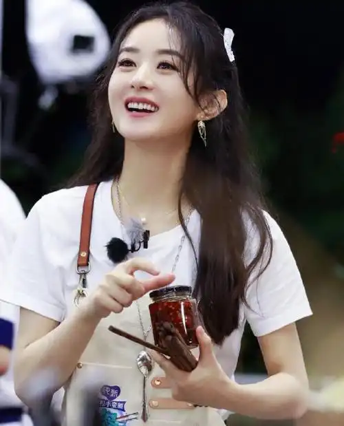 王晶怒赞第二十条但是说赵丽颖只会装可怜引发热议