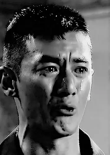 缅怀战友,想起有我有你的时候,男人有泪不轻弹,情寄哀思,留下别样伤感