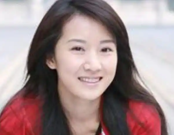 她"隐藏"33年的爸爸是陈道明,却不靠爹混娱乐圈,凭实力走红