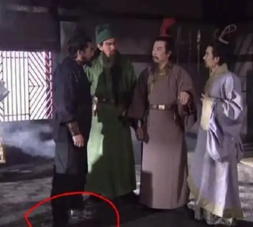 老版三国演义经典穿帮镜头,最后一张据说只有1%的人找得到!
