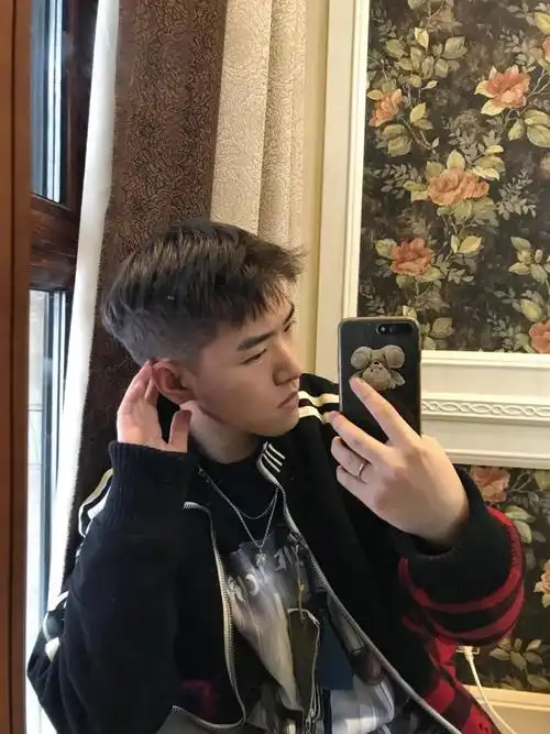 男生留"空气感短碎盖"真好看!_发型