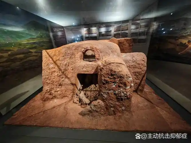 铜录山古铜矿遗址,又名铜绿山古铜矿遗址,位于湖北省大冶市金湖街道