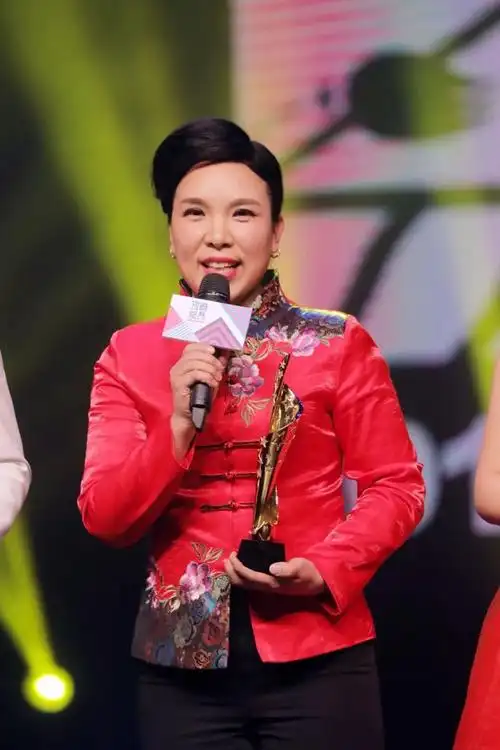 山药姐杨娜 | 歌手——传统与流行的完美结合,把戏歌进行到底!