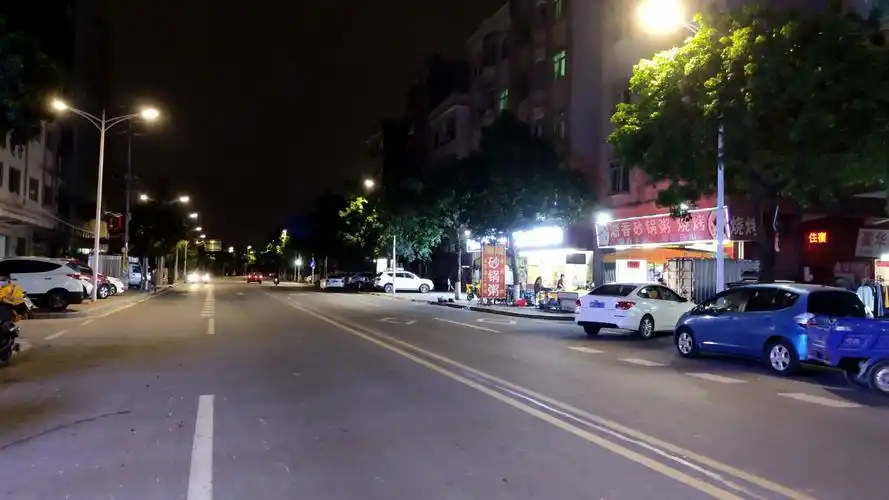 活动作品周末加班下班了拍摄街道夜景街道两边店铺都开业了饭店酒店