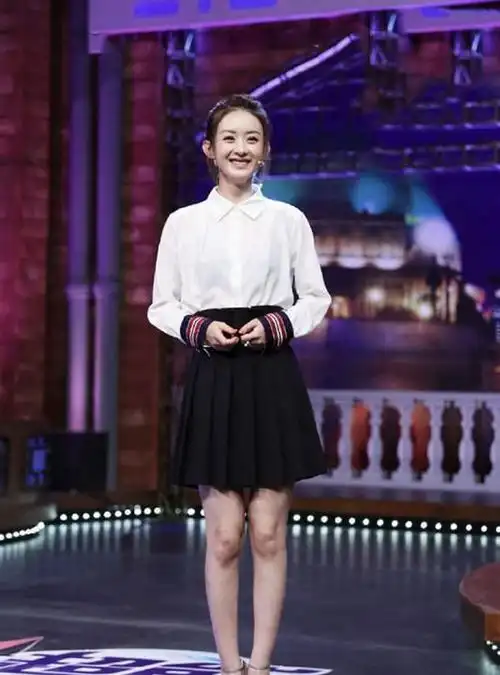 赵丽颖成功扮少女穿百褶短裙配白衬衫像学生难怪那么多男粉丝
