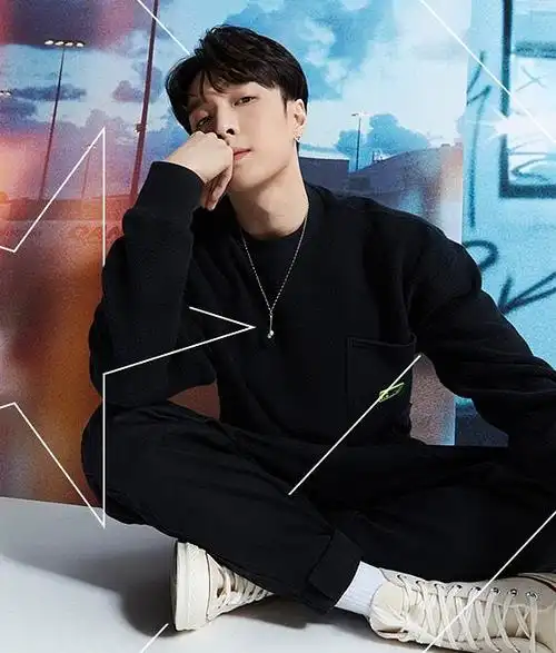 天天屠ck来看看匡威代言人张艺兴