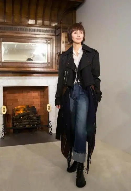 奔三的女人尽量不要穿卫衣打底裤学袁泉这样来穿老娘天下最美