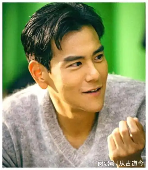 彭于晏与女伴同游日本照片曝光网友惊呼老了十岁