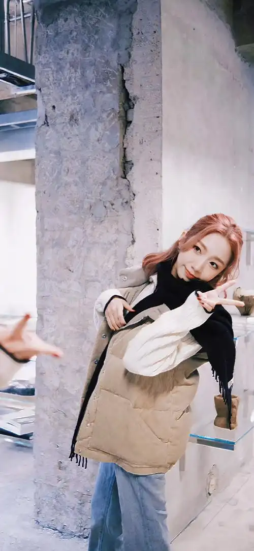 孟美岐超话·#和孟美岐的星岐旅行#    粉发实录|壁纸07    @孟美岐