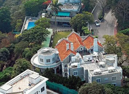 郭晶晶搬出霍家豪宅 晶刚宝宝很像霍启刚