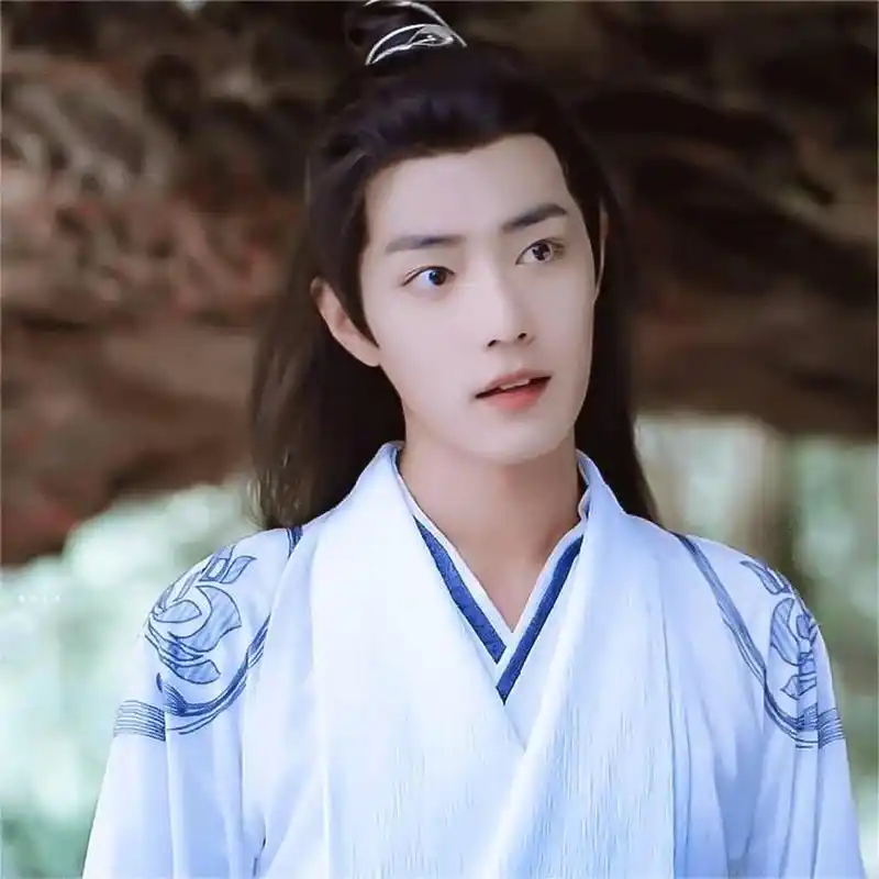 肖战真是男女老少通吃啊 今天闲来无事逛朋友圈 发现一个肖战头像的人