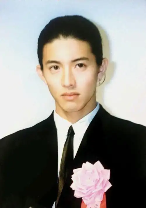 48岁木村拓哉怼脸拍皱纹深穿浴衣发根花白显苍老颜值飘忽