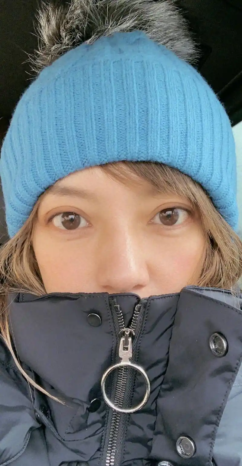 赵薇晒照分享春节日常,一双大眼格外撩人,皮肤状况却令人堪忧!