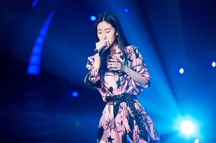 歌手李嘉格:好声音没夺冠,却嫁给爱奇艺原副总裁,今成人生赢家