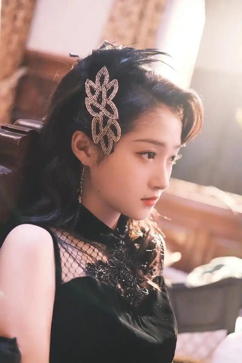 暗夜黑玫瑰左双桃.#关晓彤民国舞女造型 94#梅花红桃 #关 - 抖音