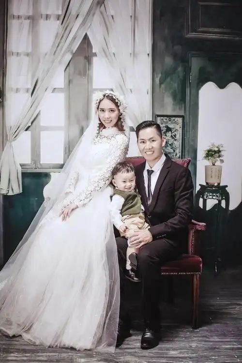 我们一家三口复古风和中国风的全家福超爱哦!