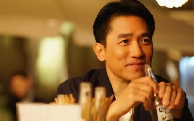 59岁梁朝伟近照曝光!曾经的男神老态尽显,状态不及刘德华