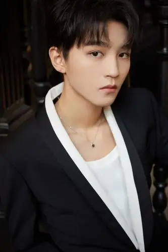 王俊凯高冷影帝抱抱我