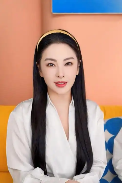 张雨绮黑长直#黑长直的造型是真的很美很高级!