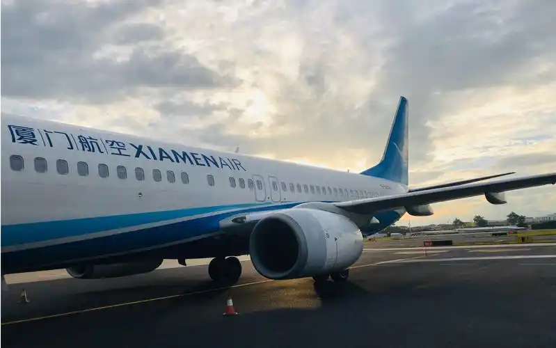 【厦门航空】波音737-800夜色中在厦门高崎国际机场起飞