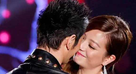 看苏有朋吻赵薇,黄晓明吻赵薇,一眼看出差别,网友:真爱无疑