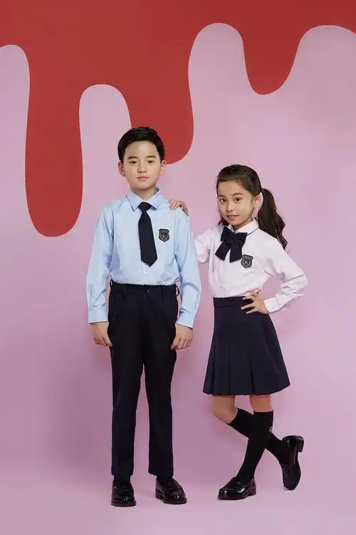 小学生校服定制款式多样