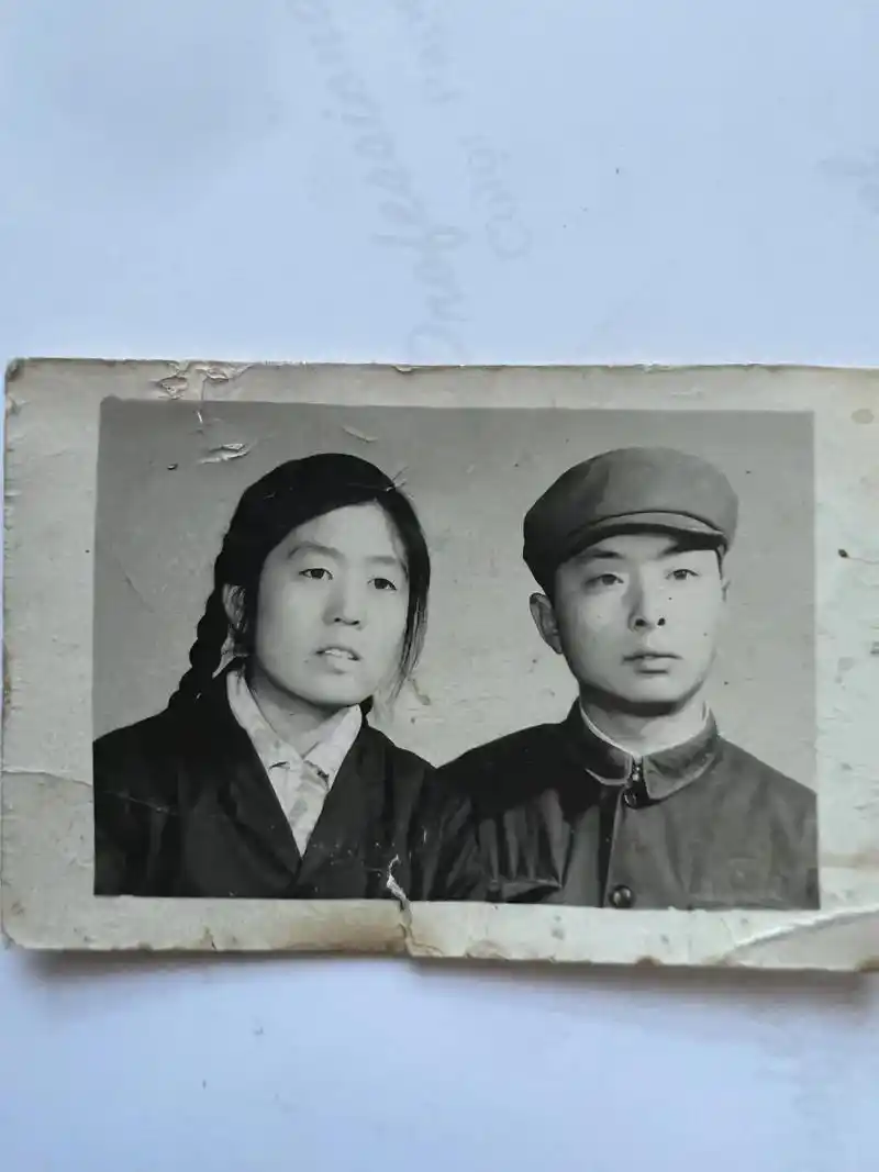 最珍贵的照片 #老照片 爸妈年轻时的颜值 - 抖音