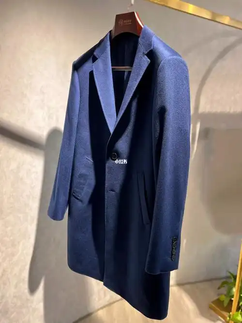 客定大衣分享|很多绅士都喜欢的藏蓝色大衣
