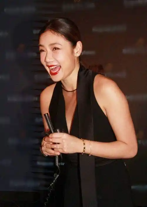 乐基儿再婚后生活美满,坦言希望明年能当上妈妈!_谈黎明_照片_好身材
