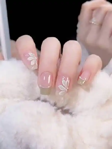 春日绿色小清新美甲教程,清新淡雅脱俗小花花,太好看了吧!