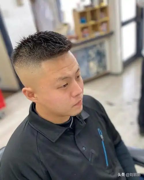 9款适合脸大脸圆女生的发型,时尚减龄又显气质,主要是显脸小(脸大又圆