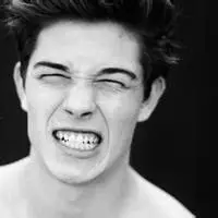 男生灿烂大笑头像【点击鼠标右键下载】