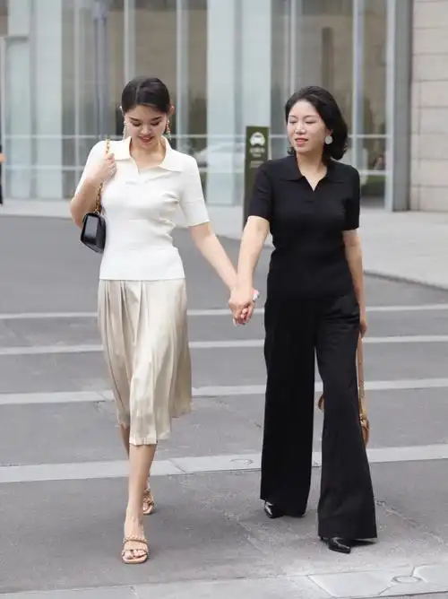 母女穿搭掐指一算我妈妈居然50岁啦