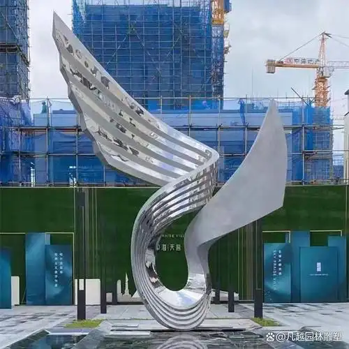 不锈钢翅膀雕塑,独特的造型,给人们留下了深刻印象!