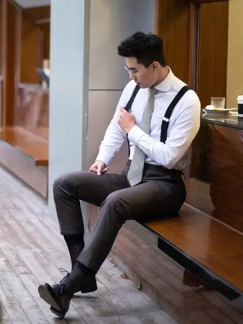 经常关注我的霸粉们都知道我是个正装控,天气热的时候穿西装实在受不