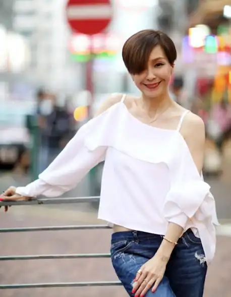 49岁伍咏薇豪言自己婚前曾交往过20个男友但我没病我很干净