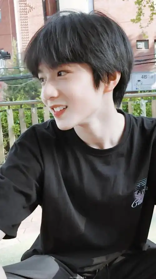 姐妹分享一下刘耀文高清壁纸呗