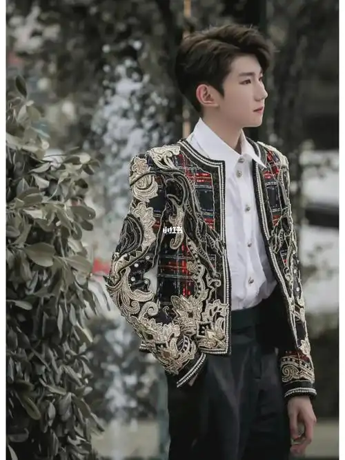 王源盛装出席宴会的王子06
